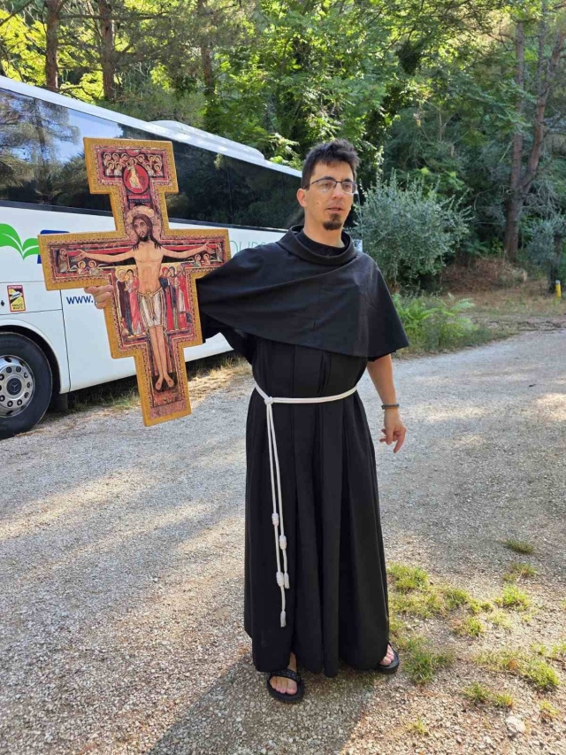 zakaj nosite te obleke